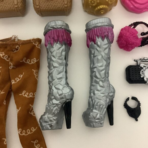 Ever After High Doll Accessories Lot Purse Bag Picnic Basket Boots Necklace - Picture 5 of 16